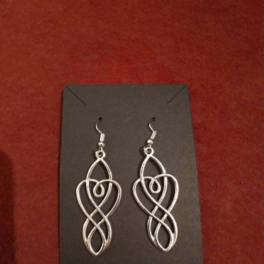 Bundle of 3 sets of earrings